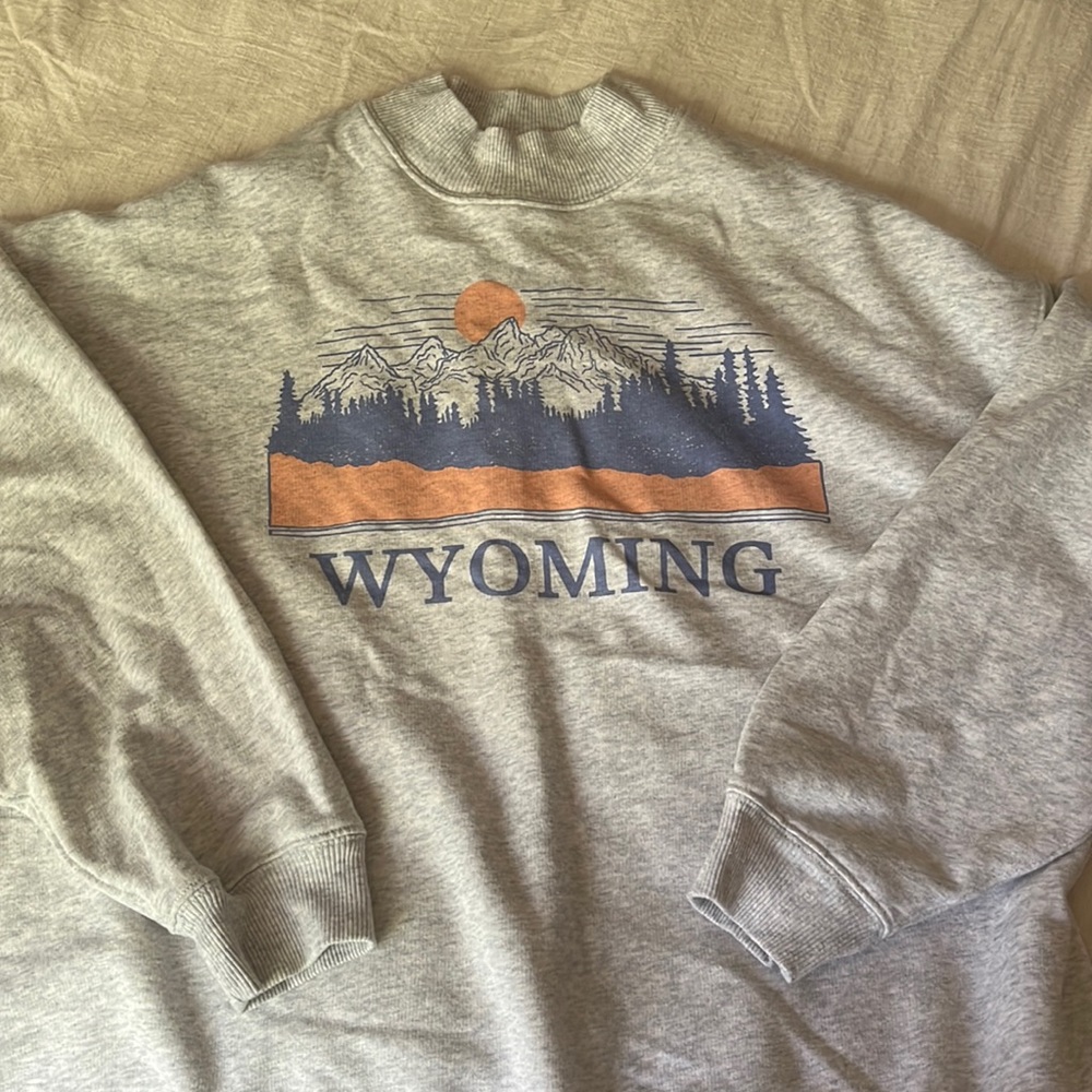Light weight Wyoming sweatshirt